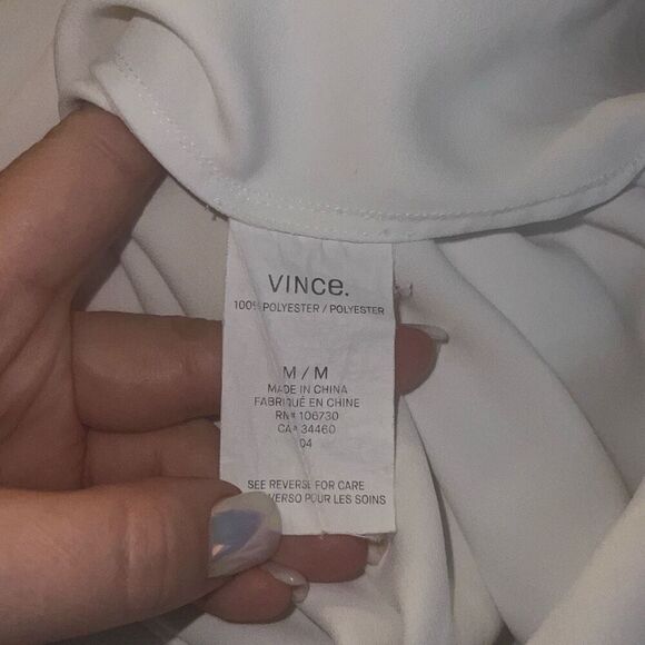 ✨VINCE Bonded Crepe Sz Medium Blouse Tank Shell Revolve Sleeveless Side Slits✨ - Picture 9 of 9